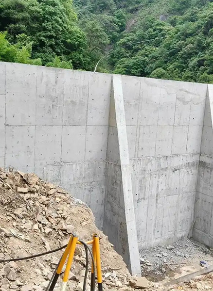 南京雨花台区重力式挡土墙